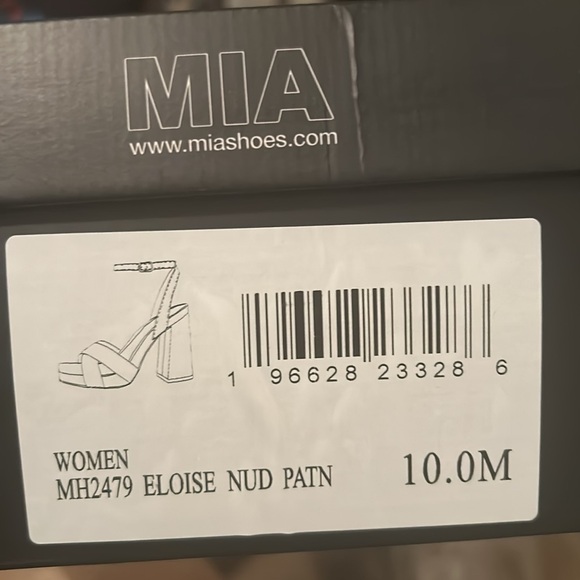 Block heel, strappy sandal with platform heel.  Size 10 Brand MIA NWT - Picture 6 of 6